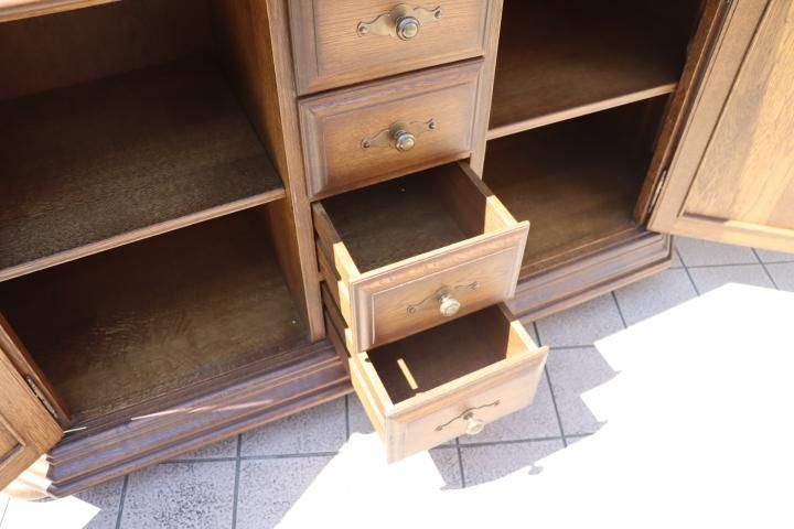 オランダ家具　サイドボード オランダ製のサイドボードです。アンティーク調のクラシカルで上品な