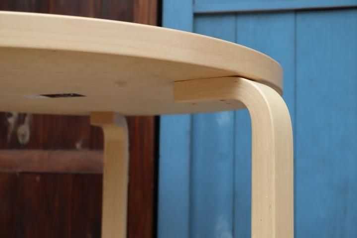 artek(アルテック)社のアルヴァ・アアルト デザイン テーブル90B