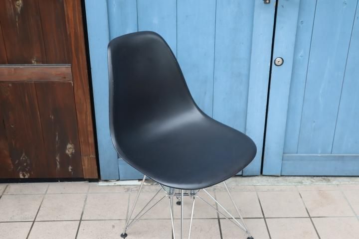 Vitra(ヴィトラ)社のイームズ ワイヤーベースサイドシェル Vitra(ヴィトラ)社のイームズ ワイヤーベースサイドシェル
