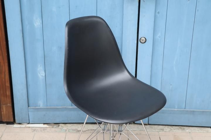 Vitra(ヴィトラ)社のイームズ ワイヤーベースサイドシェル Vitra(ヴィトラ)社のイームズ ワイヤーベースサイドシェル