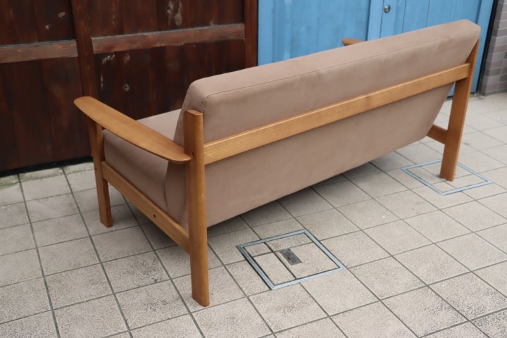 karimoku(カリモク家具)のW13モデルの３人掛けソファーです。フレーム