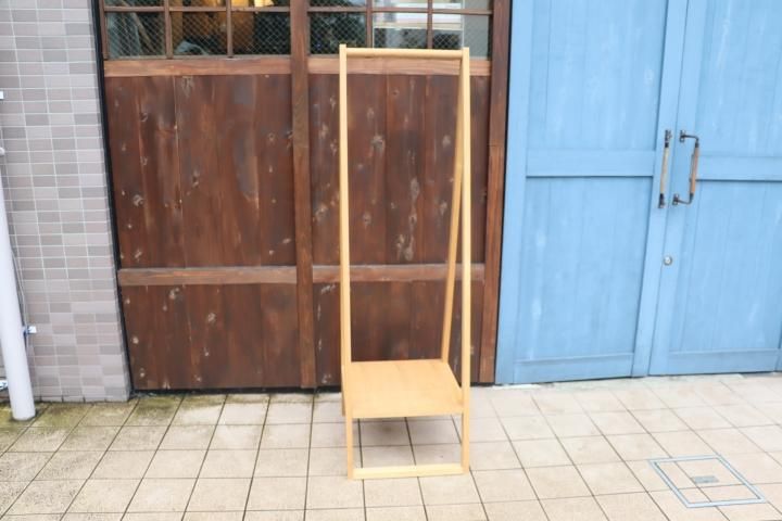 人気の無印良品より稀少のタモ材を使用したハンガーラックです 人気の無印良品より稀少のタモ材を使用したハンガーラックです