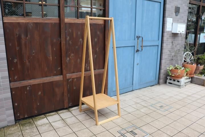 人気の無印良品より稀少のタモ材を使用したハンガーラックです 人気の無印良品より稀少のタモ材を使用したハンガーラックです