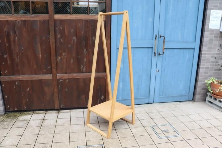 人気の無印良品より稀少のタモ材を使用したハンガーラックです