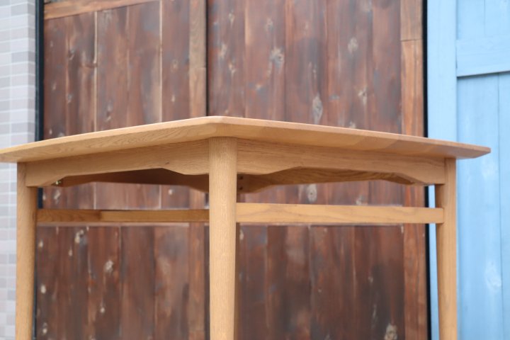 MOMO naturalモモナチュラルのVENT ダイニングテーブル。オーク材の