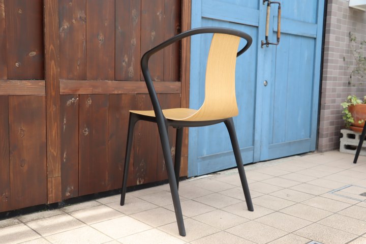 Vitra(ヴィトラ)社のBelleville Arm Chair with wooden shellです。クラッシックにもモダンにも合うベルヴィル  アームチェアー。カフェ風のダイニングチェアーに - kokoelma -ココエルマ- 雑貨・中古家具・北欧家具・アンティーク家具の通販  インテリアショップ 多摩 ...