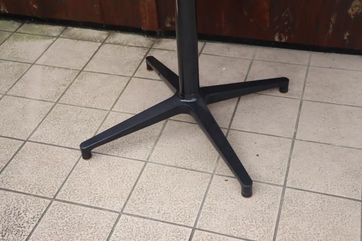Vitra(ヴィトラ)社のBistro table(ビストロテーブル)/ライト Vitra(ヴィトラ)社のBistro table(ビストロテーブル)/ライト