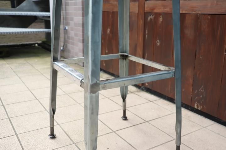 DULTON(ダルトン)のスチールの質感を残したインダストリアルな雰囲気の