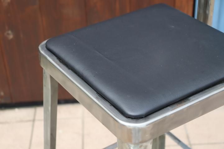 DULTON(ダルトン)のスチールの質感を残したインダストリアルな雰囲気の