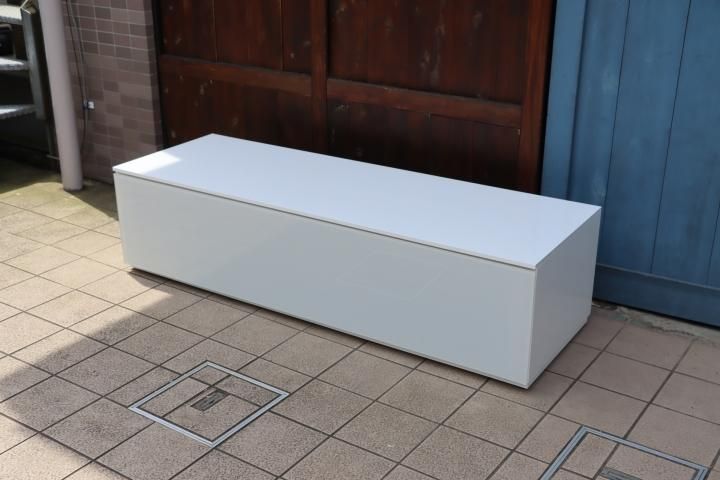 フランスの高級ブランドligne roset(リーンロゼ)社のBOOK＆LOOK