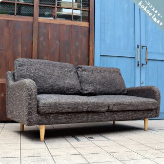 IDC OTSUKA(大塚家具)の"CAS-D"の2人掛けソファー。北欧家具を思わせるシンプルですっきりとしたデザインが魅力のラブソファーです♪カバーリングタイプなのでメンテナンス性も優れています。