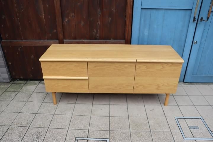 IDEE(イデー)のSTILT SIDEBOARD L(スティルト サイドボード)です。収納