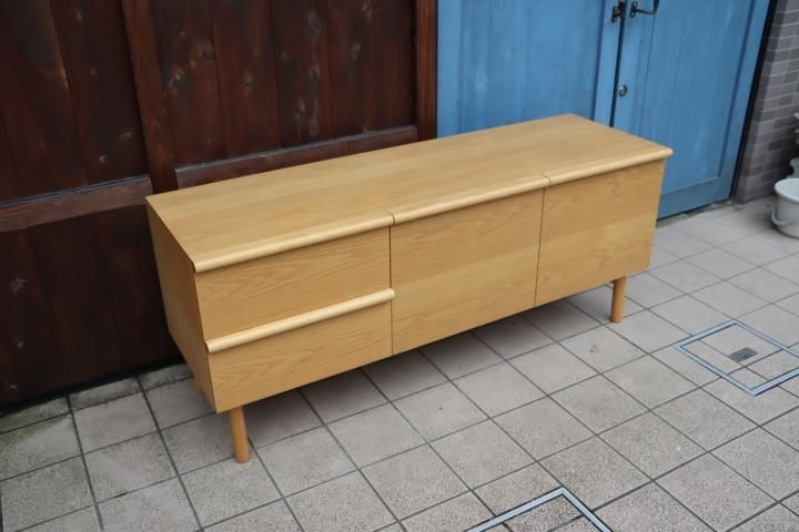 IDEE(イデー)のSTILT SIDEBOARD L(スティルト サイドボード)です。収納