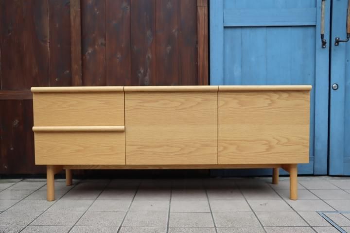 IDEE(イデー)のSTILT SIDEBOARD L(スティルト サイドボード)です。収納