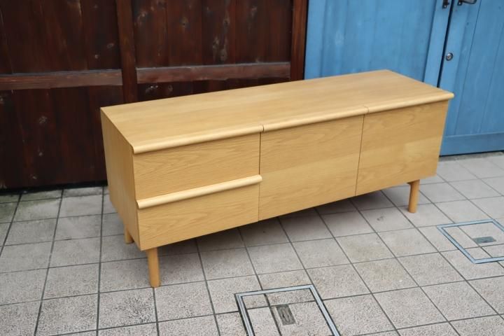 IDEE(イデー)のSTILT SIDEBOARD L(スティルト サイドボード)です。収納