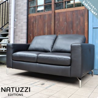  イタリアのブランドNATUZZI EDITIONS(ナツッジ エディションズ)のB845 SOLLIEVO 総皮革 2人掛けソファー。シンプルなデザインとブラックレザーがスタイリッシュな2Pソファ！
