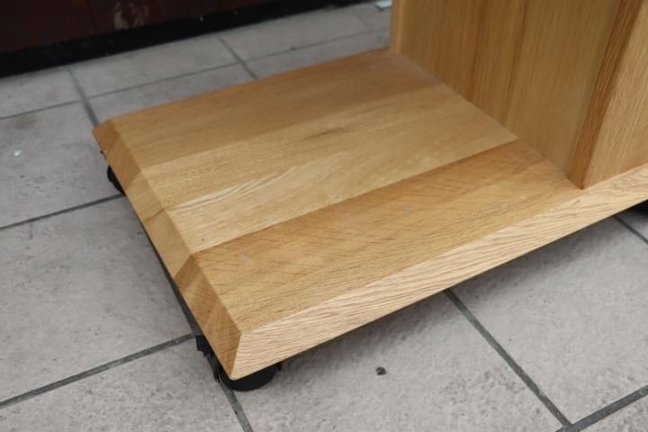 北海道のメーカーUSAMI(ウサミ木工)のオーク無垢材を使用した