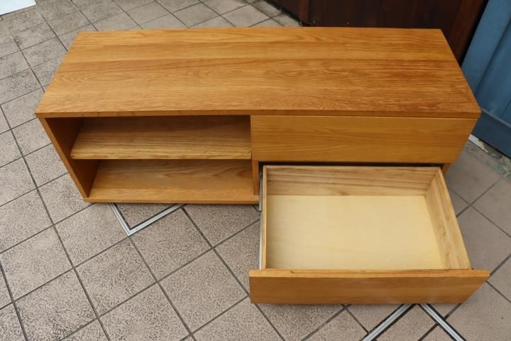 人気の無印良品(MUJI)のオーク無垢材を使用したAVラック 人気の無印良品(MUJI)のオーク無垢材を使用したAVラック