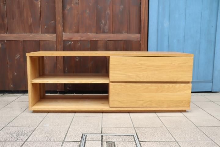 人気の無印良品(MUJI)のオーク無垢材を使用したAVラック