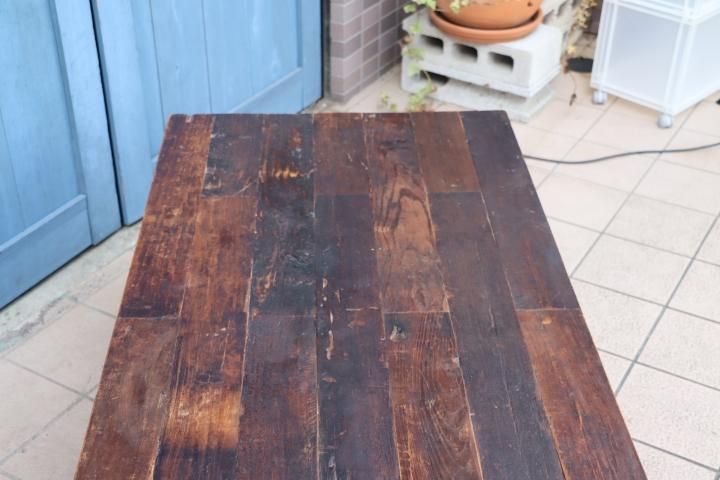 CORIGGE MARKET(カリッジマーケット)のオールドエルム材を使用