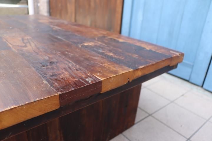 CORIGGE MARKET(カリッジマーケット)のオールドエルム材を使用