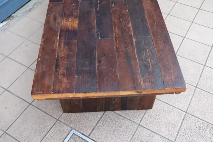 CORIGGE MARKET(カリッジマーケット)のオールドエルム材を使用