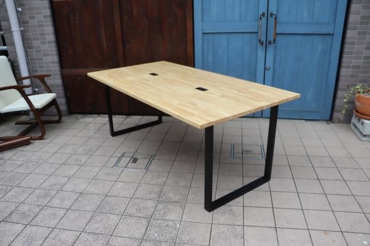 Kanademono(かなでもの)の人気シリーズTHE TABLE ラバーウッドN Kanademono(かなでもの)の人気シリーズTHE TABLE ラバーウッドN