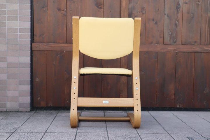 美品 送料無料 ベネッセ カリモク はぐくみ チェア 高さ調整 学習椅子 デスク
