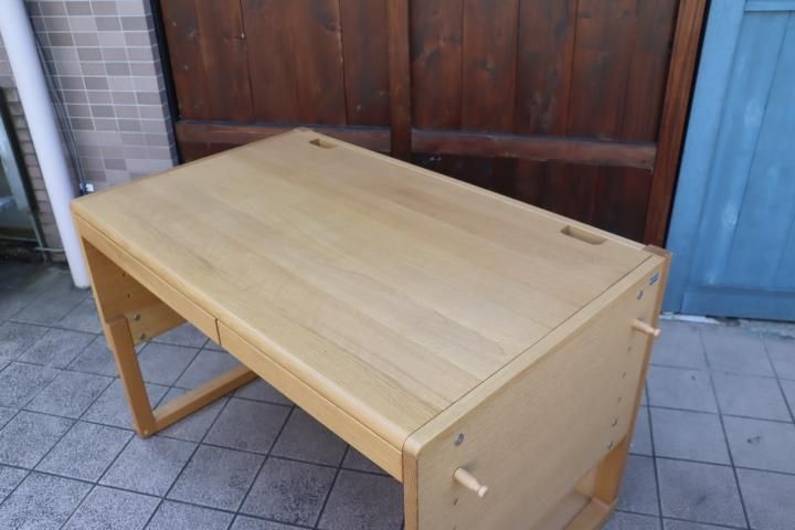 Benesse karimoku カリモク&ベネッセ　学びデスク karimoku(カリモク)とBenesse(ベネッセ)のコラボ商品