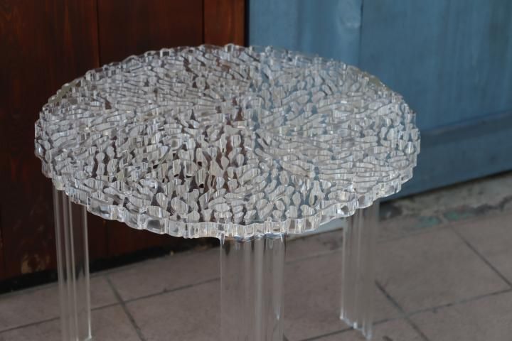 イタリアのデザイナーズ家具ブランドKARTELL(カルテル)のT-TABLE