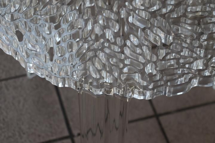 イタリアのデザイナーズ家具ブランドKARTELL(カルテル)のT-TABLE