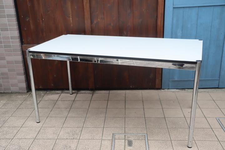 スイスの家具メーカーUSM Haller(USMハラー)のワーキングテーブル