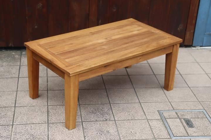 B-COMPANY(ビーカンパニー)のアカシア材 リビングテーブルです