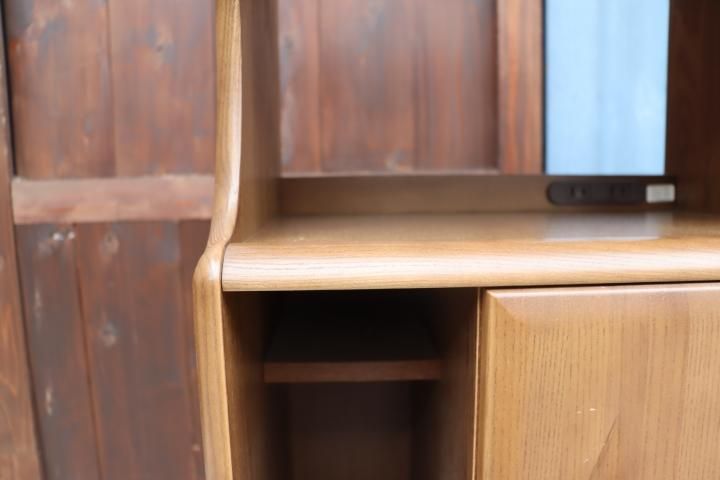 国内老舗家具メーカーkarimoku(カリモク家具)の電話台です 国内老舗家具メーカーkarimoku(カリモク家具)の電話台です