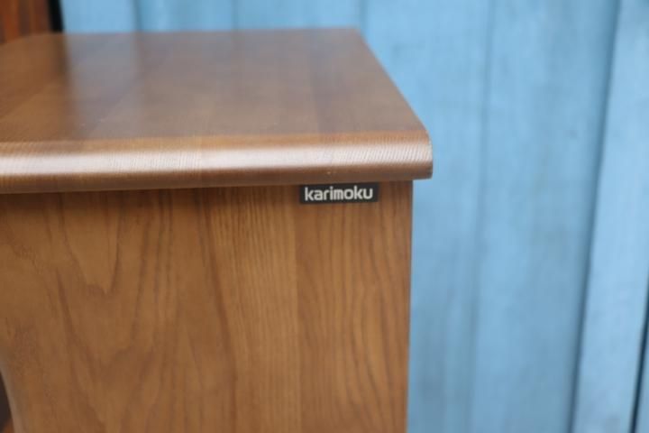 国内老舗家具メーカーkarimoku(カリモク家具)の電話台です 国内老舗家具メーカーkarimoku(カリモク家具)の電話台です
