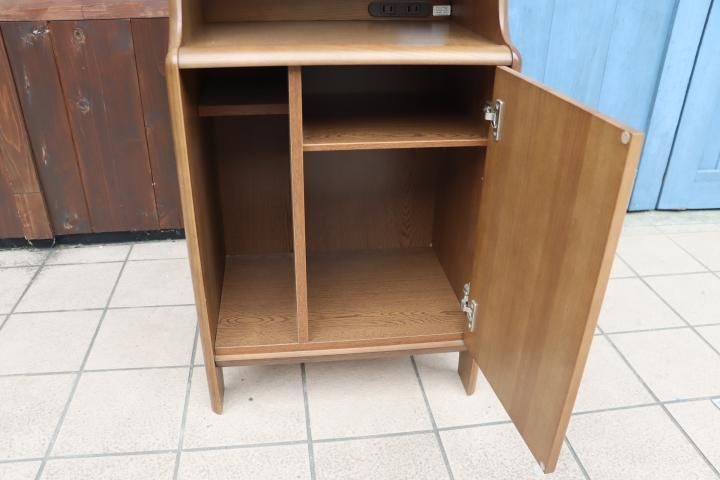 国内老舗家具メーカーkarimoku(カリモク家具)の電話台です 国内老舗家具メーカーkarimoku(カリモク家具)の電話台です