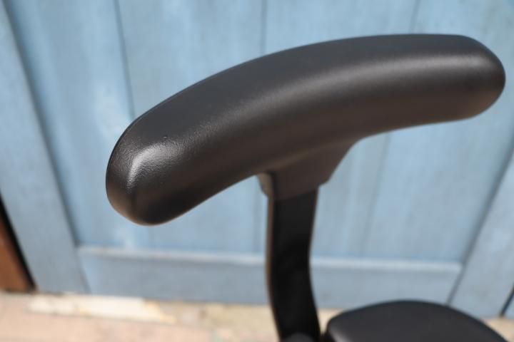 ayur chair(アーユルチェア) ルナ 丸ベースタイプです。/坐骨で ayur chair(アーユルチェア) ルナ 丸ベースタイプです。/坐骨で
