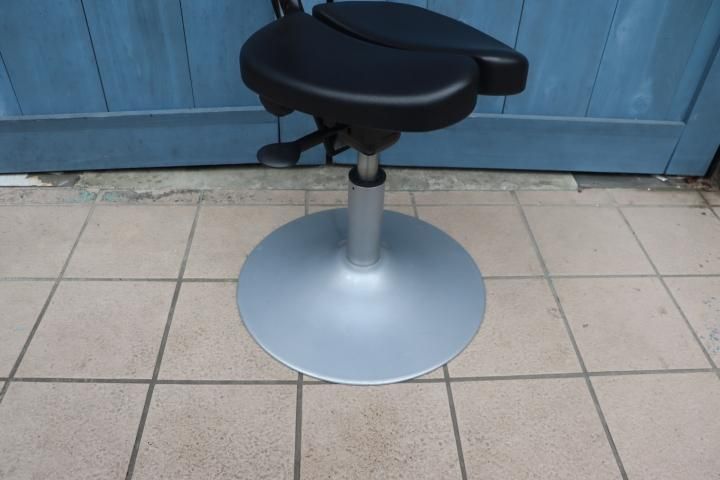 ayur chair(アーユルチェア) ルナ 丸ベースタイプです。/坐骨で ayur chair(アーユルチェア) ルナ 丸ベースタイプです。/坐骨で