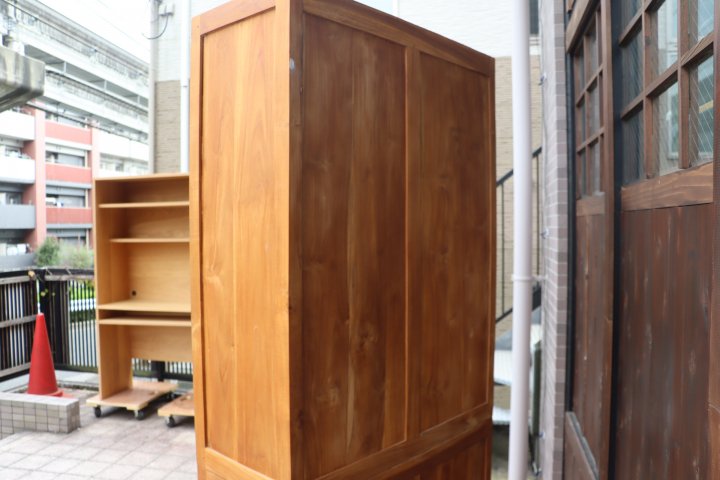 北欧スタイル チーク無垢材 2面食器棚です。/シンプルなデザインに鉄の 