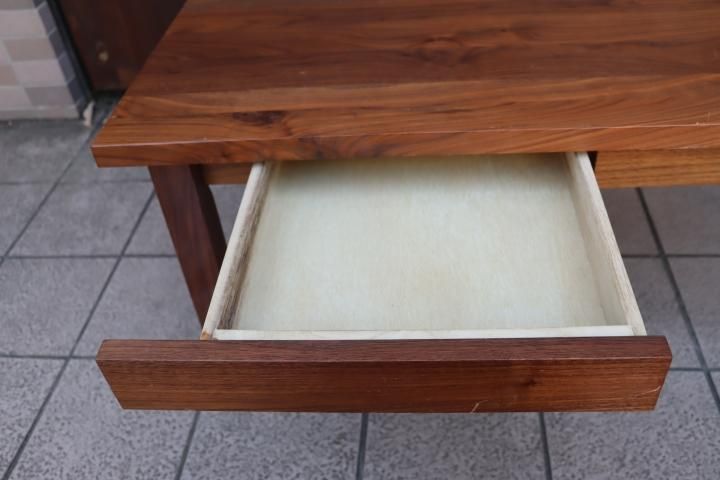 無印良品(MUJI)のウォールナット無垢材 ローテーブルです 無印良品(MUJI)のウォールナット無垢材 ローテーブルです