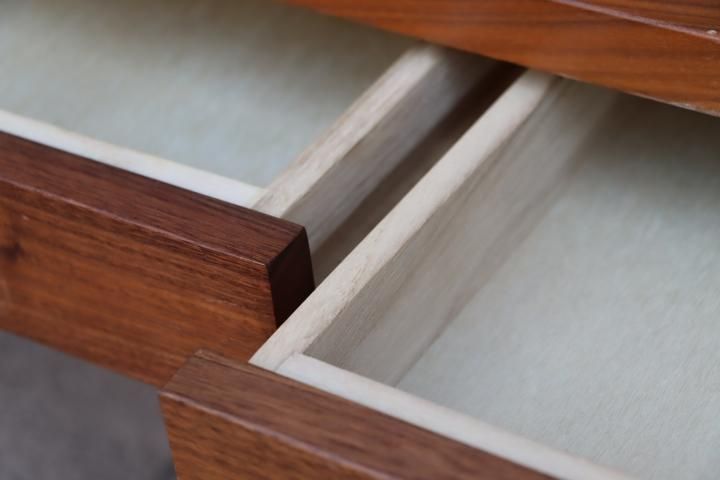 無印良品(MUJI)のウォールナット無垢材 ローテーブルです 無印良品(MUJI)のウォールナット無垢材 ローテーブルです