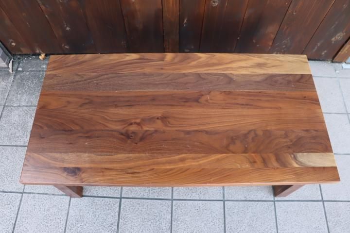 無印良品(MUJI)のウォールナット無垢材 ローテーブルです 無印良品(MUJI)のウォールナット無垢材 ローテーブルです