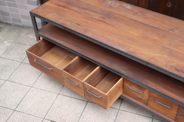 SQUARE(スクエア) ウォールナット無垢材 ローボード BOX付 3段です