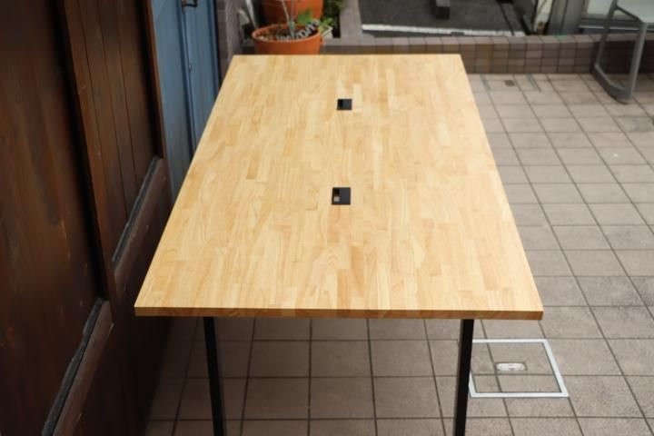 Kanademono(かなでもの)の人気シリーズTHE TABLE ラバーウッドN Kanademono(かなでもの)の人気シリーズTHE TABLE ラバーウッドN
