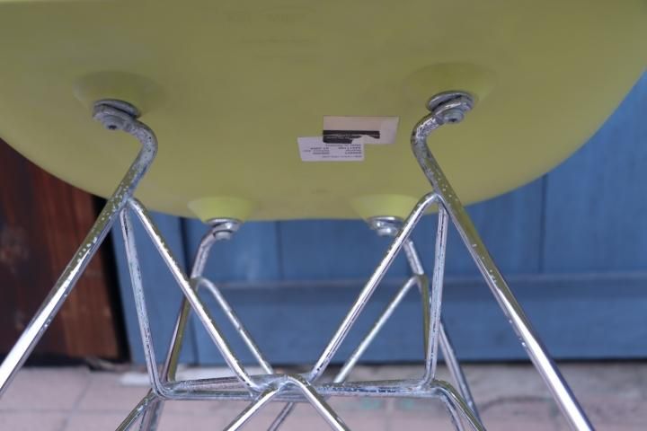 Vitra(ヴィトラ)社のイームズ ワイヤーベース アームシェル Vitra(ヴィトラ)社のイームズ ワイヤーベース アームシェル