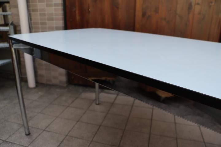 スイスの家具メーカーUSM Haller(USMハラー)の スイスの家具メーカーUSM Haller(USMハラー)の