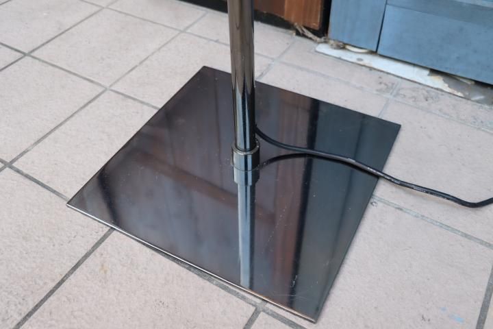 IDEE(イデー) ORB FLOOR LAMP(オーブ フロアランプ)です IDEE(イデー) ORB FLOOR LAMP(オーブ フロアランプ)です