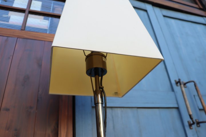 IDEE(イデー) ORB FLOOR LAMP(オーブ フロアランプ)です。/スッキリと