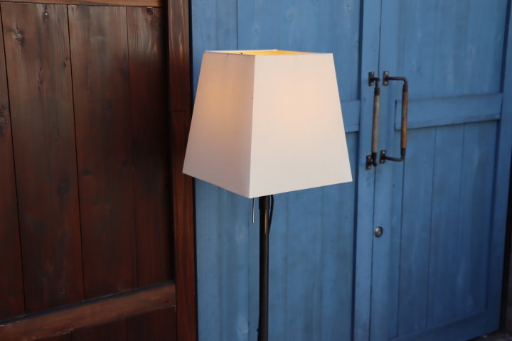 IDEE(イデー) ORB FLOOR LAMP(オーブ フロアランプ)です