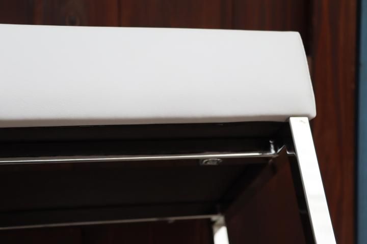 ドイツのブランドDECOR WALTHER(デコワルター)のレザーベンチ
